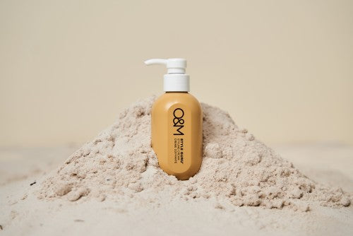 Kaat Schrauwen Style Guru styling product 150ml in een handige fles, geschikt voor het stylen van haar.