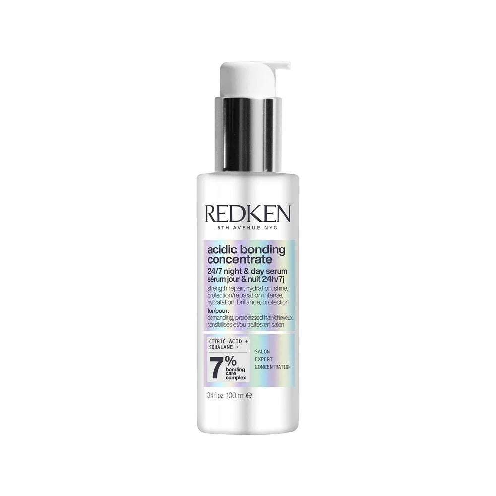 Kaat Schrauwen DAY&NIGHT 24/7 leave-in serum in een heldere fles met een zwarte dop, geschikt voor dagelijks gebruik